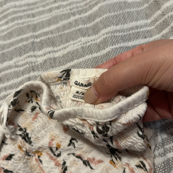 Garage cute white top with flowers - Picture 4 of 5